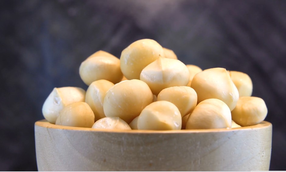 Preserving macadamia nut freshness